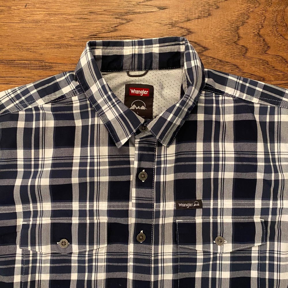 Wrangler Plaid Button Down Shirt Mens Sz L Blue Short Sleeve Outdoor Regular Fit